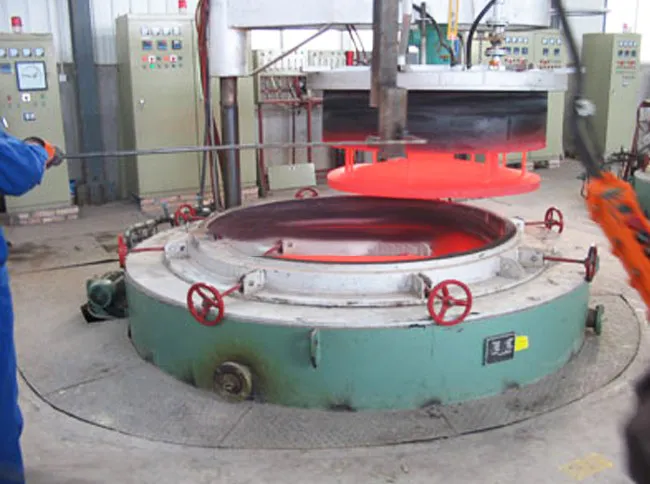Pit-type quenching furnace