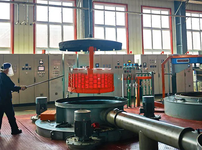 Pit-type quenching furnace